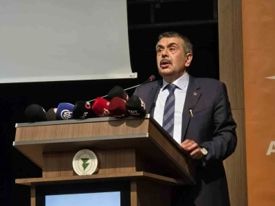 Milli Eğitim Bakanı Tekin: "Ekrem İmamoğlu &Ouml;zg&uuml;r &Ouml;zel ilişkisini Tosun Paşa filmine benzetiyorum"

