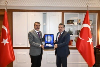 Milli Eğitim Bakanı Yusuf Tekin’den Trabzon Büyükşehir Belediyesi’ne ziyaret
