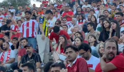 Milli heyecanı 2 bin 500 yıllık antik tiyatroda yaşadılar
