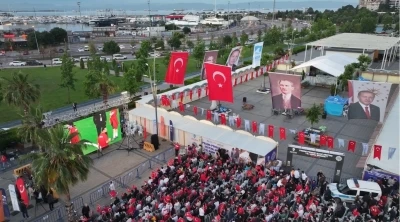 Milli ma&ccedil; heyecanı Pendik Sahili&rsquo;nde doyasıya yaşandı

