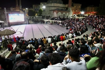 Milli maç heyecanı Tarihi Kent Meydanında yaşandı
