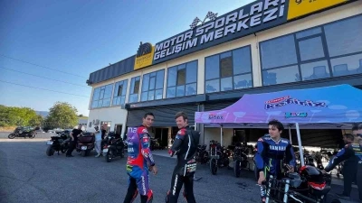 Milli motosiklet&ccedil;iler ve oyuncu Kıvan&ccedil; Tatlıtuğ Kocaeli&rsquo;de piste &ccedil;ıktı
