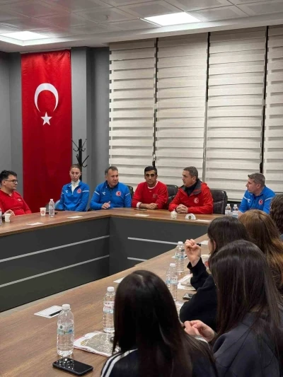 Milli oryantiringciler Muğla&rsquo;da g&uuml;&ccedil; depoluyor
