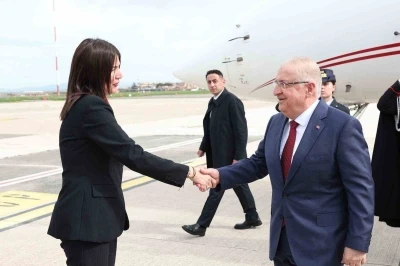 Milli Savunma Bakanı G&uuml;ler, İtalya&rsquo;da
