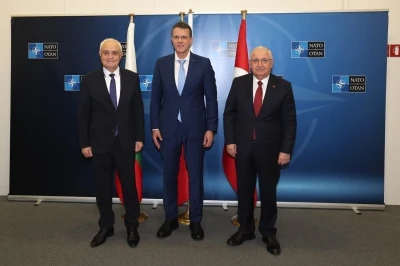 Milli Savunma Bakanı Güler, Romanya ve Bulgaristan savunma bakanlarıyla bir araya geldi

