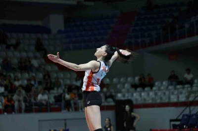 Milli smaçör Yaprak Erkek, 3 yıl daha Eczacıbaşı’nda
