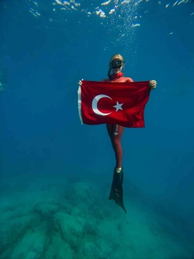 Milli sporcu Şahika Ercümen’den, zafer dalışı
