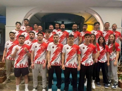 Milli sporcuların y&uuml;ksek irtifa durağı Van oldu: Şampiyonalar &ouml;ncesi g&uuml;&ccedil; depoladılar