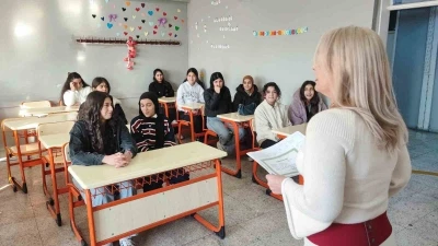 Milyonluk mal varlığını TSK&rsquo;ya bağışlayan &ouml;ğretmen "psikoz" &ccedil;ıkmadı, &ouml;ğrencilerine koştu
