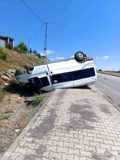 Minib&uuml;s takla attı: 1 yaralı
