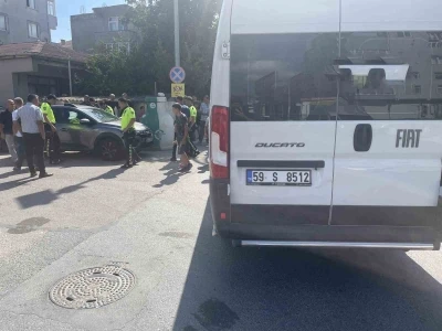 Minibüsle otomobil çarpıştı: 1 yaralı
