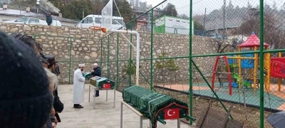 Minib&uuml;s&uuml;n u&ccedil;uruma yuvarlandığı kazada &ouml;len 3 kişi son yolculuklarına uğurlandı
