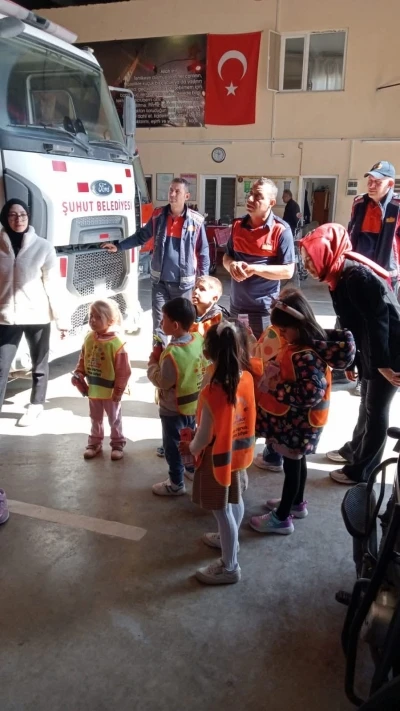 Minik Eller’den İtfaiye Haftası’da anlamlı ziyaret
