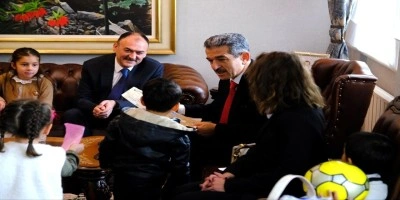 Minik eller, Vali Ekici’ye sevgiyle uzandı