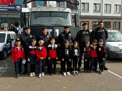 Minik kızın başkanlık vaadi protokol üyelerini harekete geçirdi
