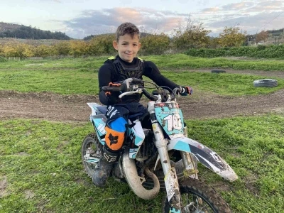 Minik motokrosçu Poyraz Kalender sezonu şampiyonlukla tamamladı
