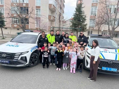 Minik &ouml;ğrenciler polislik mesleğini yakından tanıdı

