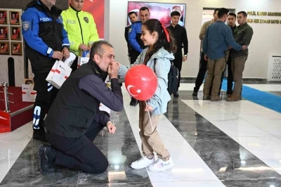 Minik &ouml;ğrencilerden Emniyet M&uuml;d&uuml;rl&uuml;ğ&uuml;ne Polis Haftası ziyareti
