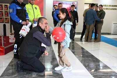 Minik &ouml;ğrencilerden Emniyet M&uuml;d&uuml;rl&uuml;ğ&uuml;ne Polis Haftası ziyareti