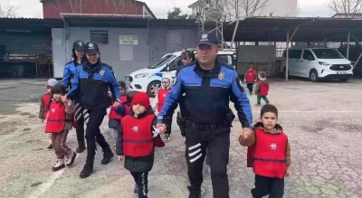 Minik &ouml;ğrencilerden emniyete ziyaret
