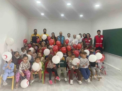 Minik öğrencilere ambulans tanıtımı
