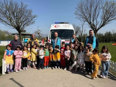 Minik &ouml;ğrencilere diş eğitimi ve 112 tanıtımı yapıldı
