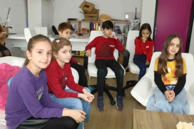 Minik &ouml;ğrencilerin &rsquo;demokrasi&rsquo; heyecanı
