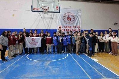 Minik satran&ccedil;&ccedil;ılar Bilecik&rsquo;te derece i&ccedil;in hamle yaptı
