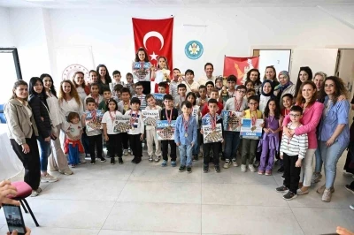 Minik satran&ccedil;&ccedil;ılar Manisa&rsquo;da yarıştı
