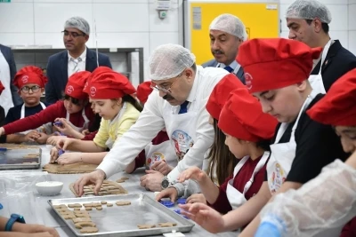 Minik şeflerden 23 Nisan&rsquo;a &ouml;zel kurabiye
