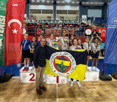 Minik sporcular şampiyon olmak için ter döktü
