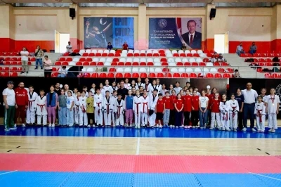 Minik taekwondocular &lsquo;Batı Grubu Se&ccedil;melerinde&rsquo; ter d&ouml;kt&uuml;
