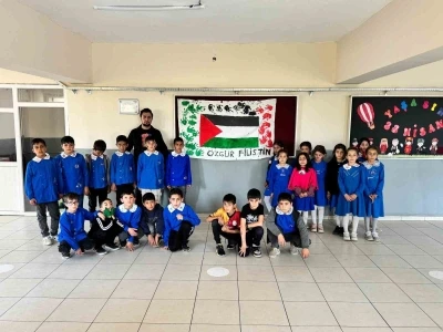 Minik yüreklerden Filistin’e destek
