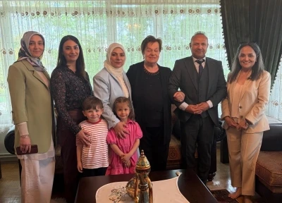 Minik y&uuml;reklerden Ş&uuml;kran Teyze&rsquo;ye duygu dolu anneler g&uuml;n&uuml;
