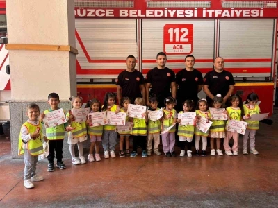 Minikler gönüllü itfaiyeci oldu
