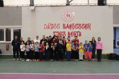Minikler kort tenisi m&uuml;sabakaları sona erdi
