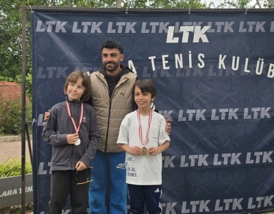 Minikler tenis turnuvasından başarılarla d&ouml;nd&uuml;
