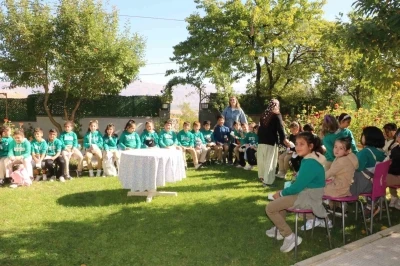 Minikler yöresel ürün pekmezli yufkayı hem açtılar hem de tattılar
