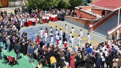Miniklerden 19 Mayıs&rsquo;a coşkulu kutlama
