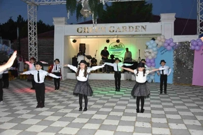 Miniklerden muhteşem g&ouml;steri
