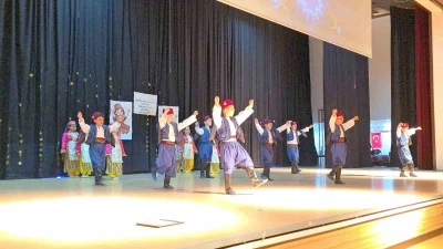 Miniklerin halk oyunları geceleri beğeni topladı
