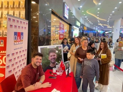 Miraç Çağrı Aktaş Mardian MALL’da okurlarıyla buluştu
