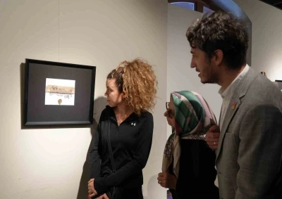 Mitolojik öğelerin sanatla buluştuğu sergiye büyük ilgi
