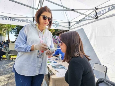 Mobil ekipler vatandaşları sigara bırakmaya teşvik ediyor
