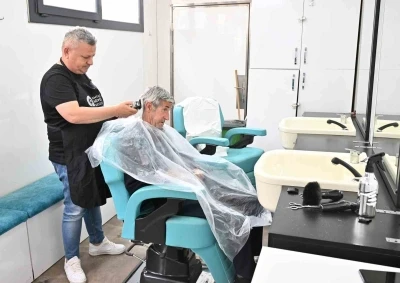 &rsquo;Mobil Kuaf&ouml;r&rsquo;den huzurevi sakinlerine bayram tıraşı
