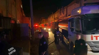 Mobilya imalathanesinde korkutan yangın
