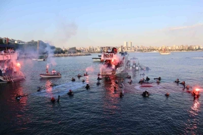 Moda İskelesi&rsquo;nde tarihi kutlama: Kabotaj Bayramı i&ccedil;in 100 noktada aynı anda daldılar
