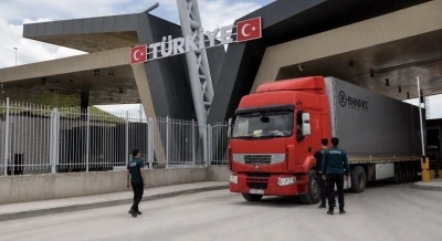 Modern g&ouml;r&uuml;n&uuml;me kavuşan G&uuml;rbulak Sınır Kapısı&rsquo;nda tır trafiği b&uuml;y&uuml;d&uuml;, ticaret hacmi y&uuml;kseldi
