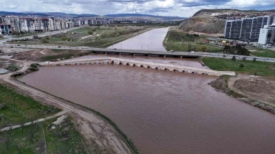Modern k&ouml;pr&uuml;ler bir bir yıkılırken, Sel&ccedil;uklu k&ouml;pr&uuml;s&uuml; 8 asırdır dimdik ayakta duruyor
