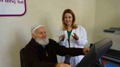 Moral Evi&rsquo;nin renkli kişiliği &ccedil;evresine neşe sa&ccedil;ıyor